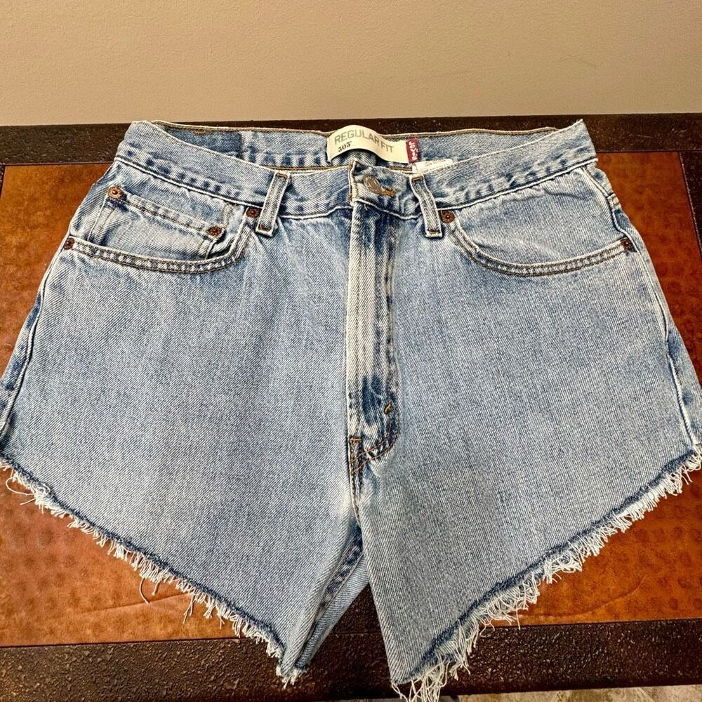 LEVI 505 frayed denim shorts W34